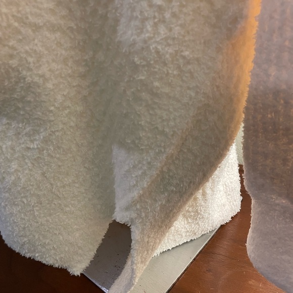 Cream V-neck Sweater - Picture 3 of 6